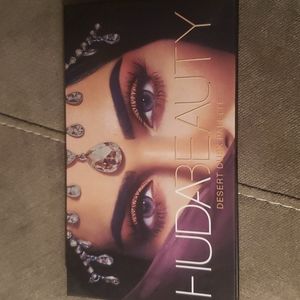 Huda Beauty Eyeshadow Palette